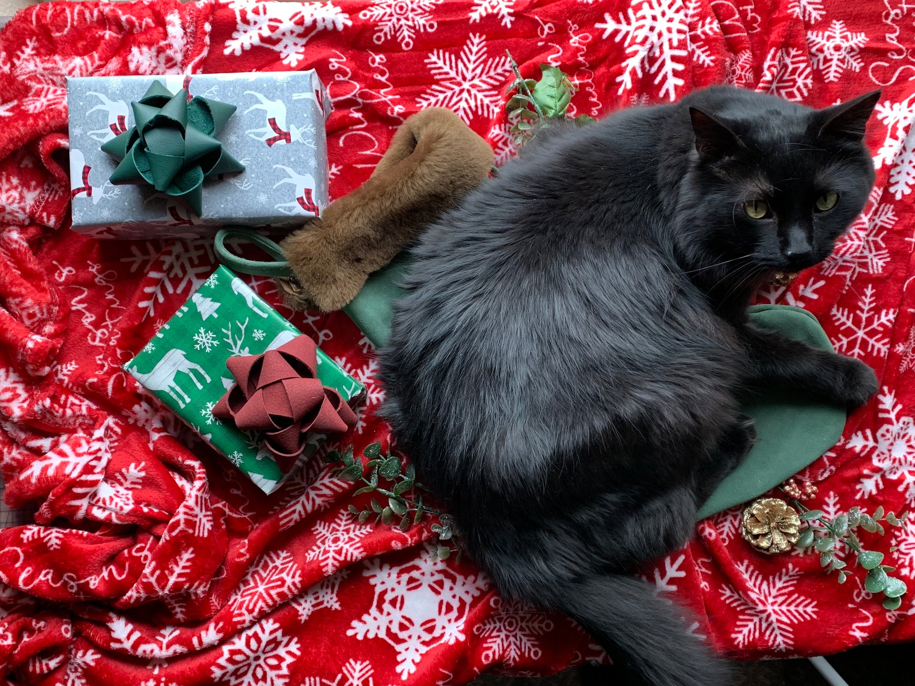 DIY Leather Bows: A Perfect Handmade Touch for the Holidays